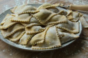 室内ゴルフとイタリアン料理リゾートで楽しむデートプランは？